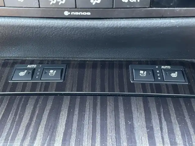 レクサス ＧＳ 450h バージョンL 愛知県 2014(平26)年 7.5万km ソニックチタニウム ・レクサス純正メモリーナビ/・フルセグテレビ/・CD/DVD/Blu-ray再生機能/・ミュージックサーバー(SD録音)/・Bluetooth/AUX/USB接続機能/・バックカメラ/・DSRC（旧ETC2.0）/・本革シート/・パワーシート（運転席・運転席）/・シートヒーター（運転席・運転席）/・シートベンチレーション（運転席・運転席）/・オットマン（運転席・運転席）/・電動リアゲート/・純正フロアマット/・純正１８インチアルミホイール/・純正LEDヘッドライト/・オートライト/・コーナーセンサー/・ブラインドスポットモニター/・電動パーキングブレーキ/・ブレーキホールド/・MTモード付CVT/・パドルシフト