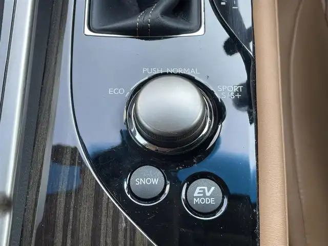 レクサス ＧＳ 450h バージョンL 愛知県 2014(平26)年 7.5万km ソニックチタニウム ・レクサス純正メモリーナビ/・フルセグテレビ/・CD/DVD/Blu-ray再生機能/・ミュージックサーバー(SD録音)/・Bluetooth/AUX/USB接続機能/・バックカメラ/・DSRC（旧ETC2.0）/・本革シート/・パワーシート（運転席・運転席）/・シートヒーター（運転席・運転席）/・シートベンチレーション（運転席・運転席）/・オットマン（運転席・運転席）/・電動リアゲート/・純正フロアマット/・純正１８インチアルミホイール/・純正LEDヘッドライト/・オートライト/・コーナーセンサー/・ブラインドスポットモニター/・電動パーキングブレーキ/・ブレーキホールド/・MTモード付CVT/・パドルシフト