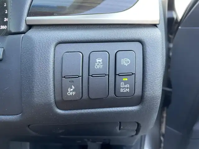 レクサス ＧＳ 450h バージョンL 愛知県 2014(平26)年 7.5万km ソニックチタニウム ・レクサス純正メモリーナビ/・フルセグテレビ/・CD/DVD/Blu-ray再生機能/・ミュージックサーバー(SD録音)/・Bluetooth/AUX/USB接続機能/・バックカメラ/・DSRC（旧ETC2.0）/・本革シート/・パワーシート（運転席・運転席）/・シートヒーター（運転席・運転席）/・シートベンチレーション（運転席・運転席）/・オットマン（運転席・運転席）/・電動リアゲート/・純正フロアマット/・純正１８インチアルミホイール/・純正LEDヘッドライト/・オートライト/・コーナーセンサー/・ブラインドスポットモニター/・電動パーキングブレーキ/・ブレーキホールド/・MTモード付CVT/・パドルシフト