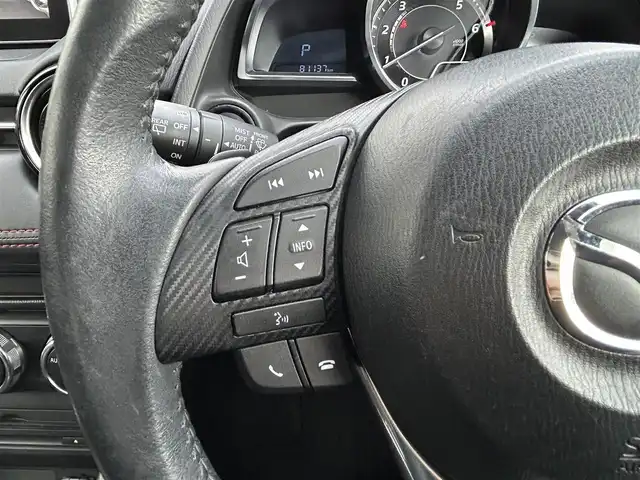 マツダ デミオ XD ツーリング 島根県 2016(平28)年 8.2万km ソウルレッドプレミアムメタリック 登録時走行距離81137km/ワンオーナー/純正ナビ(Bluetooth・AM・FM・CD・DVD)/フルセグテレビ/前席シートヒーター/パドルシフト/クルーズコントロール/スマートシティブレーキサポート/ヘッドアップディスプレイ/ステアリングスイッチ/純正16インチAW/純正フロアマット/i-stop/ETC/オートライト/LEDヘッドライト/フォグランプ/ドアバイザー/プッシュスタート/スマートキー/禁煙車