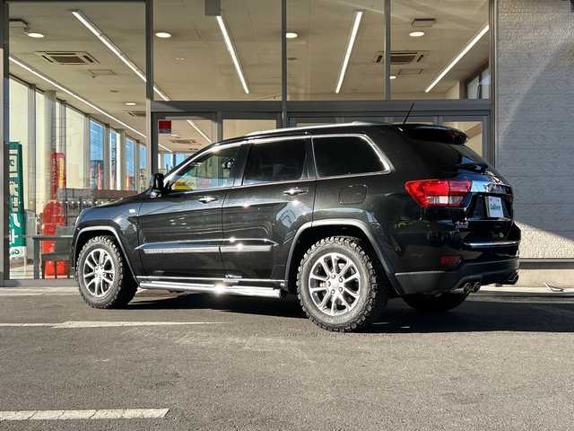 クライスラー・ジープ ジープ グランドチェロキー LTD 埼玉県 2013(平25)年 12.2万km ブリリアントブラッククリスタル リミテッドグレード/4WD/ブラックレザー/社外ナビ/フルセグ/寒冷地仕様/クルーズコントロール/Bluetooth/オートエアコン/全席シートヒーター/ステアリングヒーター/シートメモリー/盗難防止装置/純正18インチアルミホイール/ダウンヒルアシストコントロール/ルーフレール有/純正フロアマット/ETC