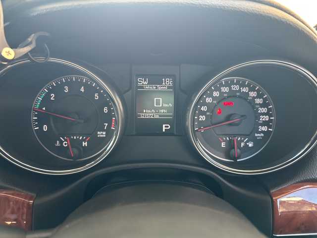 クライスラー・ジープ ジープ グランドチェロキー LTD 埼玉県 2013(平25)年 12.2万km ブリリアントブラッククリスタル リミテッドグレード/4WD/ブラックレザー/社外ナビ/フルセグ/寒冷地仕様/クルーズコントロール/Bluetooth/オートエアコン/全席シートヒーター/ステアリングヒーター/シートメモリー/盗難防止装置/純正18インチアルミホイール/ダウンヒルアシストコントロール/ルーフレール有/純正フロアマット/ETC