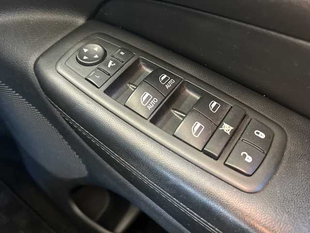 クライスラー・ジープ ジープ グランドチェロキー LTD 埼玉県 2013(平25)年 12.2万km ブリリアントブラッククリスタル リミテッドグレード/4WD/ブラックレザー/社外ナビ/フルセグ/寒冷地仕様/クルーズコントロール/Bluetooth/オートエアコン/全席シートヒーター/ステアリングヒーター/シートメモリー/盗難防止装置/純正18インチアルミホイール/ダウンヒルアシストコントロール/ルーフレール有/純正フロアマット/ETC