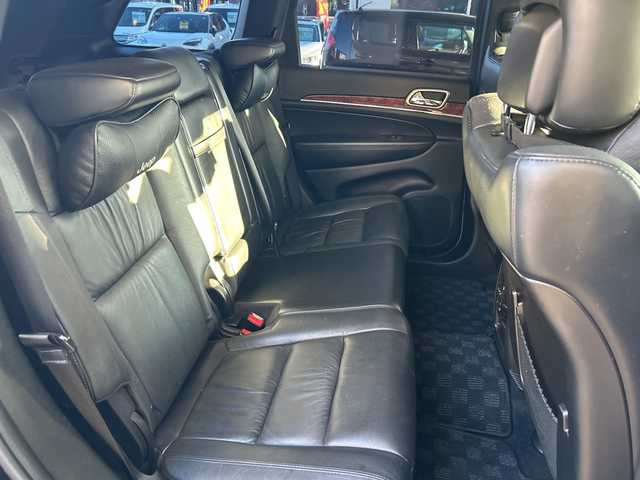 クライスラー・ジープ ジープ グランドチェロキー LTD 埼玉県 2013(平25)年 12.2万km ブリリアントブラッククリスタル リミテッドグレード/4WD/ブラックレザー/社外ナビ/フルセグ/寒冷地仕様/クルーズコントロール/Bluetooth/オートエアコン/全席シートヒーター/ステアリングヒーター/シートメモリー/盗難防止装置/純正18インチアルミホイール/ダウンヒルアシストコントロール/ルーフレール有/純正フロアマット/ETC