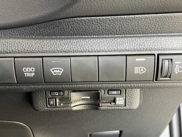 トヨタ ＧＲカローラ RZ 愛知県 2025(令7)年 0.3万km ガンＭ プレシャスメタル(1L5)/・JBLプレミアムサウンド/・ブラインドスポットモニター/・純正8型ナビ/フルセグTV/Bluetooth/AppleCarplay/・バックカメラ/・前席シートヒーター/・専用セミバケットシート/・置くだけ充電/・カーボンルーフ/・エアロダイナミクスパーツ/・3本だしマフラー/・オートLEDヘッドライト/・リアフォグライト/・ビルトインETC２．０/・BBS製18インチアルミホイール/【トヨタセーフティセンス】/・プリクラッシュセーフティ/・フロントクロストラフィックアラート（FCTA）/・レーンディパーチャーアラート（LDA）/・レーダークルーズコントロール/・オートマチックハイビーム（AHB）/・ロードサインアシスト（RSA）