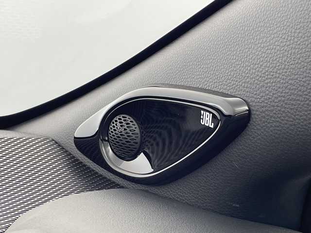 トヨタ ＧＲカローラ RZ 愛知県 2025(令7)年 0.3万km ガンＭ プレシャスメタル(1L5)/・JBLプレミアムサウンド/・ブラインドスポットモニター/・純正8型ナビ/フルセグTV/Bluetooth/AppleCarplay/・バックカメラ/・前席シートヒーター/・専用セミバケットシート/・置くだけ充電/・カーボンルーフ/・エアロダイナミクスパーツ/・3本だしマフラー/・オートLEDヘッドライト/・リアフォグライト/・ビルトインETC２．０/・BBS製18インチアルミホイール/【トヨタセーフティセンス】/・プリクラッシュセーフティ/・フロントクロストラフィックアラート（FCTA）/・レーンディパーチャーアラート（LDA）/・レーダークルーズコントロール/・オートマチックハイビーム（AHB）/・ロードサインアシスト（RSA）