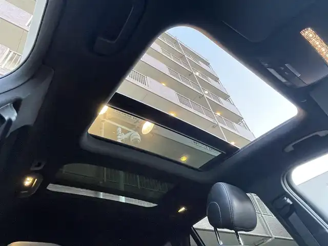 メルセデス・ベンツ ＧＬＣ３００ 4マチック AMGライン 大阪府 2021(令3)年 3.5万km ダイヤモンドホワイト パノラミックスライディングルーフ/レザーエクスクルーシブパッケージ/・本革シート/エナジャイジングパッケージ/シートベンチレーター/・マルチコントロールシートバック/リラクゼーション機能/・Burmesterサウンド/ヘッドアップディスプレイ/・エアーバランスパッケージ(空気洗浄/パヒュームアドバイザー)/AMGライン/ボディーカラー:ダイヤモンドホワイト/純正20インチアルミホイール/ルーフレール/サイドステップ（ランニングボード）/純正HDDナビ/・AM/FM/BT/フルセグ/ApplecarPlay/360°カメラ/電動リアゲート/パワーシート/メモリシート/全席シートヒーター/アンビエントライト64色/レーダーセーフティーパッケージ/・アクティブディスタントアシストディストロニック/アクティブステアリングアシスト/アクティブレーンチェンジアシスト/アクティブエマージェンシーストップアシスト/ブラインドスポット/リアクロストラフィックアラートEtc./LEDハイパフォーマンスヘッドライト/アダプティブハイビームアシスト＋/LEDコーナリングライト/純正前後ドライブレコーダー/ETC2.0/保証書/取扱説明書/スペアキー