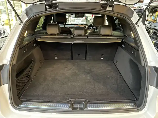 メルセデス・ベンツ ＧＬＣ３００ 4マチック AMGライン 大阪府 2021(令3)年 3.5万km ダイヤモンドホワイト パノラミックスライディングルーフ/レザーエクスクルーシブパッケージ/・本革シート/エナジャイジングパッケージ/シートベンチレーター/・マルチコントロールシートバック/リラクゼーション機能/・Burmesterサウンド/ヘッドアップディスプレイ/・エアーバランスパッケージ(空気洗浄/パヒュームアドバイザー)/AMGライン/ボディーカラー:ダイヤモンドホワイト/純正20インチアルミホイール/ルーフレール/サイドステップ（ランニングボード）/純正HDDナビ/・AM/FM/BT/フルセグ/ApplecarPlay/360°カメラ/電動リアゲート/パワーシート/メモリシート/全席シートヒーター/アンビエントライト64色/レーダーセーフティーパッケージ/・アクティブディスタントアシストディストロニック/アクティブステアリングアシスト/アクティブレーンチェンジアシスト/アクティブエマージェンシーストップアシスト/ブラインドスポット/リアクロストラフィックアラートEtc./LEDハイパフォーマンスヘッドライト/アダプティブハイビームアシスト＋/LEDコーナリングライト/純正前後ドライブレコーダー/ETC2.0/保証書/取扱説明書/スペアキー
