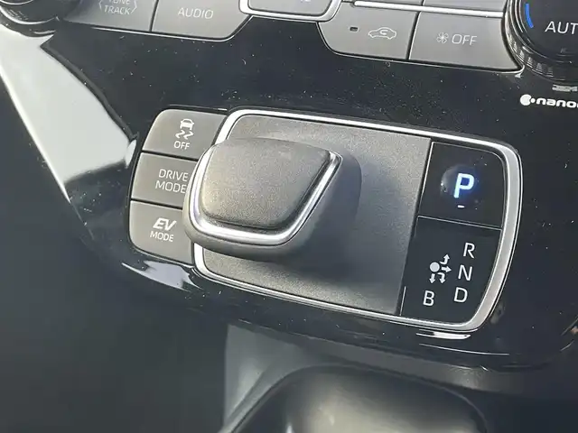 トヨタ アクア Z 千葉県 2021(令3)年 1.6万km クリアベージュメタリック 大型ディスプレイオーディオ/後カメラ/ETC/ハーフレザー/シートヒーター/コーナーセンサー/100V電源/パワーシート/純正アルミホイール/純正フロアマット/LEDヘッドライト/オートライト/プッシュスタート/スマートキー/オートマチックハイビーム/衝突被害軽減システム