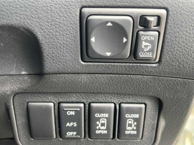 日産 エルグランド 250ハイウェイスター 秋田県 2008(平20)年 6.2万km ホワイトパール 純正ナビ/４WD/バックカメラ/スマートキー/両側パワスラ/サンルーフ/社外アルミ/サンルーフ/純正フロアマット/コーナーセンサー/ステアリングスイッチ/フリップダウンモニター/純正ドアバイザー/オートライト/オートエアコン/パワーステアリング/パワーウィンドウ/ETC/社外エンジンスターター/盗難防止装置/電動格納ウィンカーミラー/保証書/取扱説明書/記録簿