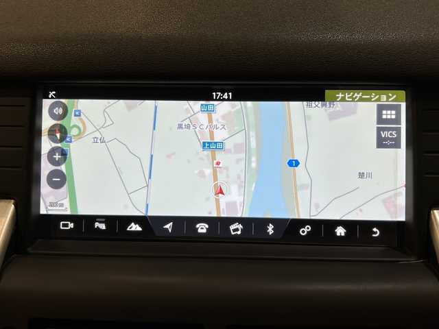 ランドローバー ランドローバー ディスカバリースポーツ　HSE 新潟県 2017(平29)年 4万km ユーロンホワイト 自動緊急ブレーキ（AEB）/レーンディパーチャーワーニング/レーンキープアシスト/ブラインドスポットモニター/歩行者用エアバック/アクティブドライブライン/クルーズコントロール/テレインレスポンス/・オンロード/・草/砂利/雪/・泥/轍/・砂地/10.2インチタッチスクリーン/・フルセグTV/・Bluetooth/・CD/DVD/充電対応USBポート/MERIDIANTM サウンドシステム（10スピーカー）/リアシートエンターテインメント/バックカメラ/・フロントカメラ/・サイドカメラ/・360°カメラ/ETC/グレインレザーシート/パワーシート/フロントシートヒーター/ステアリングホイールヒーター/キーレスエントリー