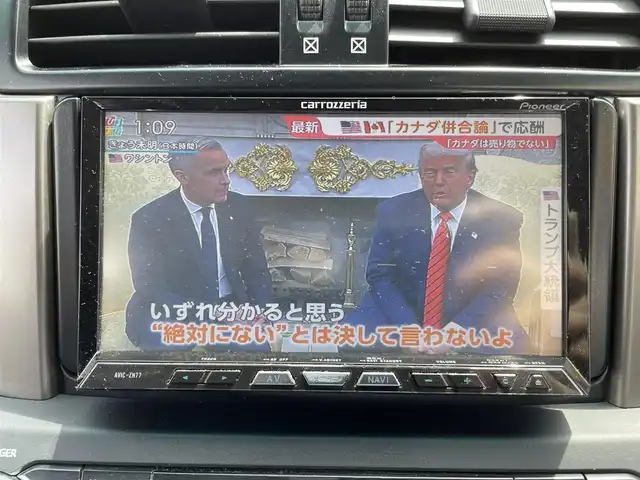 トヨタ ランドクルーザー プラド TX 東京都 2012(平24)年 7.1万km ブラック 社外HDDナビ/　フルセグTV/DVD/CD/Bluetooth/バックカメラ/クルーズコントロール/社外フリップダウンモニター/純正革調シートカバー/純正ウッド調ステアリング/社外17インチアルミホイール/ビルトインETC/キセノンヘッドライト/フォグランプ/オートライト/プッシュスタート/スマートキー/純正オートリトラクタブルミラー/社外マフラー/ヘッドライトレベライザー/電動格納ミラー/ウインカーミラー/横すべり防止/純正フロアマット/ドアバイザー