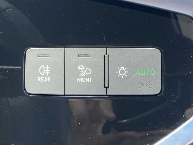 アウディ Ｑ３ SB 35TFSI Sライン 岡山県 2023(令5)年 2.5万km グレイシアホワイトメタリック MMIナビゲーション/サラウンドビューカメラ/LEDヘッドライト/デイタイムランニングライト/LEDリアコンビネーションライト//ダイナミックターンインディケーター/アーティフィシャルレザーS lineロゴスポーツシート/バーチャルコックピット/アンビエントライティング/アウディパーキングシステム/エレクトロメカニカルパーキングブレーキ/コンビニエンス&アシスタンスパッケージ/・シートヒーター (フロント)/・シート電動調整機能 (フロント)/・ランバーサポート 4ウェイ (フロント)/・ステアリングホイール 3スポークレザーマルチファンクションパドルシフト/・オートマチックテールゲート/・アウディホールドアシスト/・アダプティブクルーズアシスト/・ハイビームアシスト/・アウディサイドアシスト/・エマージェンシーアシスト/・リヤクロストラフィックアシスト/プラスパッケージ/・パーシャルレザー/・マルチカラーアンビエントライティング/・アルミホイール 20スポークVデザイン グラファイトグレー 7J×19＋235/50R19タイヤ/・リヤシートUSB