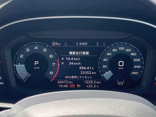 アウディ Ｑ３ SB 35TFSI Sライン 岡山県 2023(令5)年 2.5万km グレイシアホワイトメタリック MMIナビゲーション/サラウンドビューカメラ/LEDヘッドライト/デイタイムランニングライト/LEDリアコンビネーションライト//ダイナミックターンインディケーター/アーティフィシャルレザーS lineロゴスポーツシート/バーチャルコックピット/アンビエントライティング/アウディパーキングシステム/エレクトロメカニカルパーキングブレーキ/コンビニエンス&アシスタンスパッケージ/・シートヒーター (フロント)/・シート電動調整機能 (フロント)/・ランバーサポート 4ウェイ (フロント)/・ステアリングホイール 3スポークレザーマルチファンクションパドルシフト/・オートマチックテールゲート/・アウディホールドアシスト/・アダプティブクルーズアシスト/・ハイビームアシスト/・アウディサイドアシスト/・エマージェンシーアシスト/・リヤクロストラフィックアシスト/プラスパッケージ/・パーシャルレザー/・マルチカラーアンビエントライティング/・アルミホイール 20スポークVデザイン グラファイトグレー 7J×19＋235/50R19タイヤ/・リヤシートUSB