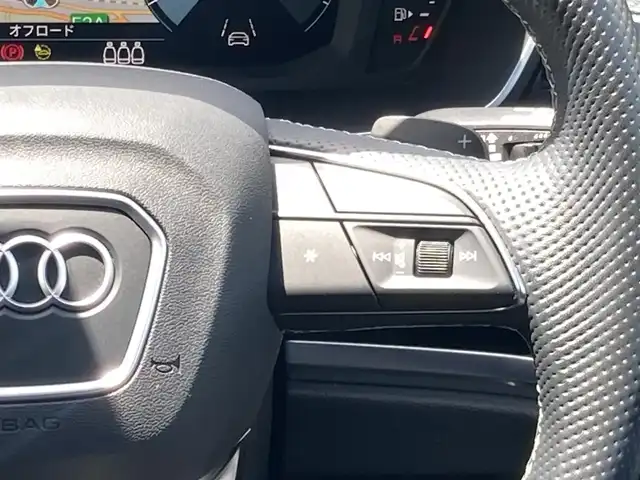 アウディ Ｑ３ SB 35TFSI Sライン 岡山県 2023(令5)年 2.5万km グレイシアホワイトメタリック MMIナビゲーション/サラウンドビューカメラ/LEDヘッドライト/デイタイムランニングライト/LEDリアコンビネーションライト//ダイナミックターンインディケーター/アーティフィシャルレザーS lineロゴスポーツシート/バーチャルコックピット/アンビエントライティング/アウディパーキングシステム/エレクトロメカニカルパーキングブレーキ/コンビニエンス&アシスタンスパッケージ/・シートヒーター (フロント)/・シート電動調整機能 (フロント)/・ランバーサポート 4ウェイ (フロント)/・ステアリングホイール 3スポークレザーマルチファンクションパドルシフト/・オートマチックテールゲート/・アウディホールドアシスト/・アダプティブクルーズアシスト/・ハイビームアシスト/・アウディサイドアシスト/・エマージェンシーアシスト/・リヤクロストラフィックアシスト/プラスパッケージ/・パーシャルレザー/・マルチカラーアンビエントライティング/・アルミホイール 20スポークVデザイン グラファイトグレー 7J×19＋235/50R19タイヤ/・リヤシートUSB