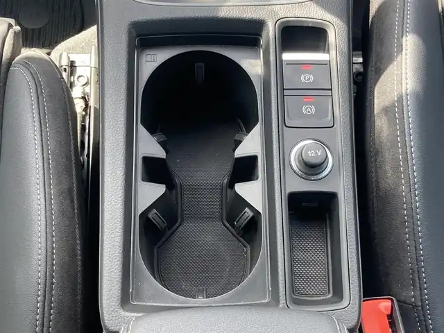 アウディ Ｑ３ SB 35TFSI Sライン 岡山県 2023(令5)年 2.5万km グレイシアホワイトメタリック MMIナビゲーション/サラウンドビューカメラ/LEDヘッドライト/デイタイムランニングライト/LEDリアコンビネーションライト//ダイナミックターンインディケーター/アーティフィシャルレザーS lineロゴスポーツシート/バーチャルコックピット/アンビエントライティング/アウディパーキングシステム/エレクトロメカニカルパーキングブレーキ/コンビニエンス&アシスタンスパッケージ/・シートヒーター (フロント)/・シート電動調整機能 (フロント)/・ランバーサポート 4ウェイ (フロント)/・ステアリングホイール 3スポークレザーマルチファンクションパドルシフト/・オートマチックテールゲート/・アウディホールドアシスト/・アダプティブクルーズアシスト/・ハイビームアシスト/・アウディサイドアシスト/・エマージェンシーアシスト/・リヤクロストラフィックアシスト/プラスパッケージ/・パーシャルレザー/・マルチカラーアンビエントライティング/・アルミホイール 20スポークVデザイン グラファイトグレー 7J×19＋235/50R19タイヤ/・リヤシートUSB