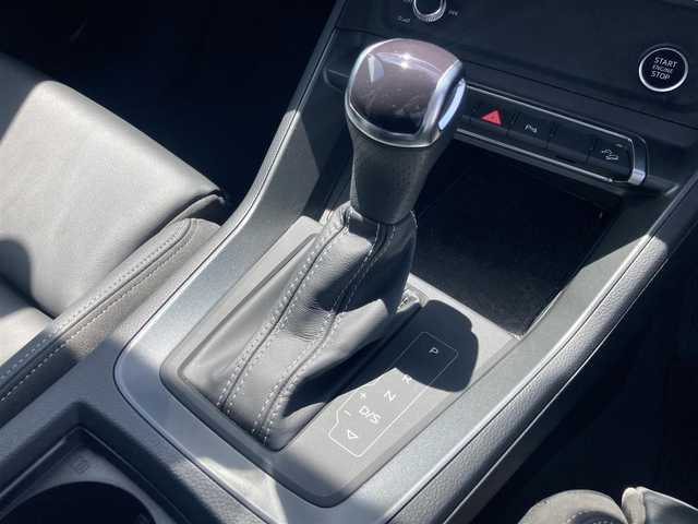 アウディ Ｑ３ SB 35TFSI Sライン 岡山県 2023(令5)年 2.5万km グレイシアホワイトメタリック MMIナビゲーション/サラウンドビューカメラ/LEDヘッドライト/デイタイムランニングライト/LEDリアコンビネーションライト//ダイナミックターンインディケーター/アーティフィシャルレザーS lineロゴスポーツシート/バーチャルコックピット/アンビエントライティング/アウディパーキングシステム/エレクトロメカニカルパーキングブレーキ/コンビニエンス&アシスタンスパッケージ/・シートヒーター (フロント)/・シート電動調整機能 (フロント)/・ランバーサポート 4ウェイ (フロント)/・ステアリングホイール 3スポークレザーマルチファンクションパドルシフト/・オートマチックテールゲート/・アウディホールドアシスト/・アダプティブクルーズアシスト/・ハイビームアシスト/・アウディサイドアシスト/・エマージェンシーアシスト/・リヤクロストラフィックアシスト/プラスパッケージ/・パーシャルレザー/・マルチカラーアンビエントライティング/・アルミホイール 20スポークVデザイン グラファイトグレー 7J×19＋235/50R19タイヤ/・リヤシートUSB