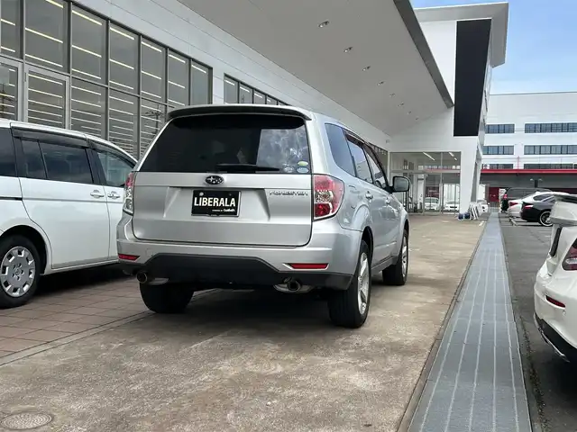 スバル フォレスター スポーツリミテッド 岡山県 2010(平22)年 6.1万km シルバーⅡ ＥＴＣ/Ｂｌｕｅｔｏｏｔｈ/衝突安全ボディー/オートエアコン/ナビリモコン/ＵＶカットガラス/プライバシーガラス/ナビリモコン