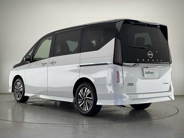日産 セレナ e－パワー ハイウェイスター V 宮崎県 2025(令7)年 0.1千km パールⅡ 登録済み未使用車/エマージェンシーブレーキ/純正12.3型ディスプレイオーディオナビTV/（NissanConnect/USB/HDMI/Bluetooth/フルセグTV/ナビ）/純正ビルトイン2.0ETC/純正ドライブレコーダー（前後）/純正アダプティブLEDヘッドライトシステム/純正LEDフォグ/純正6スピーカー/ハンズフリー両側電動スライドドア/プロパイロット/アラウンドビューモニターー（移動物 検知機能付）/ブラインドスポットモニター/クリアランスソナー/インテリジェント ルームミラー/パーキングアシスト/ワイヤレス充電器/緊急停止支援システム/本革巻ハンドル/オートエアコン/インテリジェントキー/プッシュエンジンスタート/スペアキー/新車時保証書/取扱い説明書