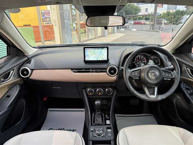 マツダ ＣＸ－３ 15S アーバンドレッサー 香川県 2022(令4)年 3.3万km セラミックM ワンオーナー/マツダコネクトナビ/Bluetooth/Ａｐｐｌｅ　ＣａｒＰｌａｙ/３６０°ビュー/専用ハーフレザーシート/シートヒーター/ハンドルヒーター/純正16インチアルミ/コーナーセンサー/LEDヘッドライト/オートワイパー/レーンキープ/HUD/BSM/ETC