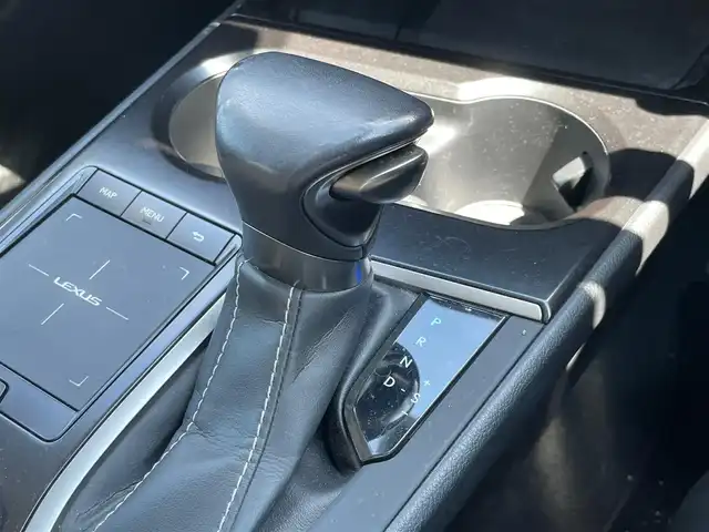 レクサス ＵＸ 250h 岩手県 2019(平31)年 8.7万km ソニックチタニウム ナビ　ヘッドアップディスプレイ　バックＣ　フルセグ　ＤＶＤ再生　ＥＴＣ２．０　レーダークルーズ　オートＬＥＤライト　フォグランプ　純正１８ＡＷ　全席ＵＳＢポート　電動パーキングブレーキ　スペアキー