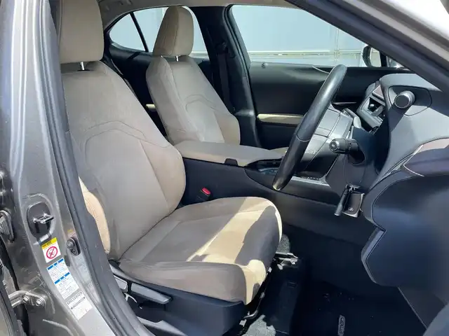 レクサス ＵＸ 250h 岩手県 2019(平31)年 8.7万km ソニックチタニウム ナビ　ヘッドアップディスプレイ　バックＣ　フルセグ　ＤＶＤ再生　ＥＴＣ２．０　レーダークルーズ　オートＬＥＤライト　フォグランプ　純正１８ＡＷ　全席ＵＳＢポート　電動パーキングブレーキ　スペアキー