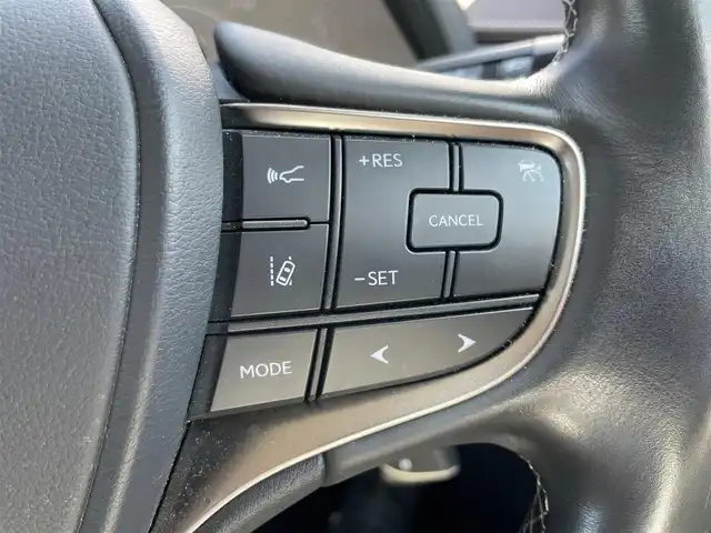 レクサス ＵＸ 250h 岩手県 2019(平31)年 8.7万km ソニックチタニウム ナビ　ヘッドアップディスプレイ　バックＣ　フルセグ　ＤＶＤ再生　ＥＴＣ２．０　レーダークルーズ　オートＬＥＤライト　フォグランプ　純正１８ＡＷ　全席ＵＳＢポート　電動パーキングブレーキ　スペアキー