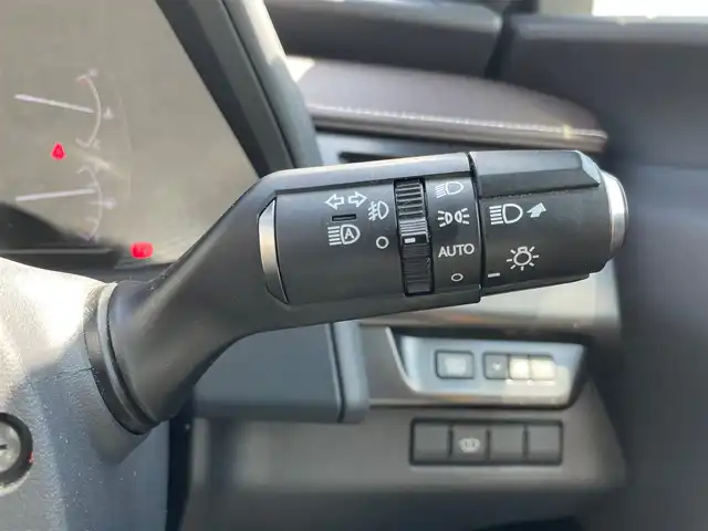 レクサス ＵＸ 250h 岩手県 2019(平31)年 8.7万km ソニックチタニウム ナビ　ヘッドアップディスプレイ　バックＣ　フルセグ　ＤＶＤ再生　ＥＴＣ２．０　レーダークルーズ　オートＬＥＤライト　フォグランプ　純正１８ＡＷ　全席ＵＳＢポート　電動パーキングブレーキ　スペアキー