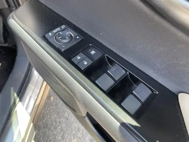 レクサス ＵＸ 250h 岩手県 2019(平31)年 8.7万km ソニックチタニウム ナビ　ヘッドアップディスプレイ　バックＣ　フルセグ　ＤＶＤ再生　ＥＴＣ２．０　レーダークルーズ　オートＬＥＤライト　フォグランプ　純正１８ＡＷ　全席ＵＳＢポート　電動パーキングブレーキ　スペアキー