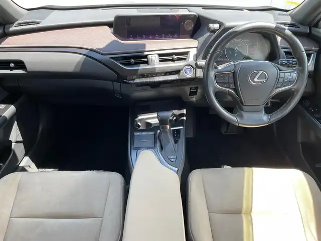 レクサス ＵＸ 250h 岩手県 2019(平31)年 8.7万km ソニックチタニウム ナビ　ヘッドアップディスプレイ　バックＣ　フルセグ　ＤＶＤ再生　ＥＴＣ２．０　レーダークルーズ　オートＬＥＤライト　フォグランプ　純正１８ＡＷ　全席ＵＳＢポート　電動パーキングブレーキ　スペアキー