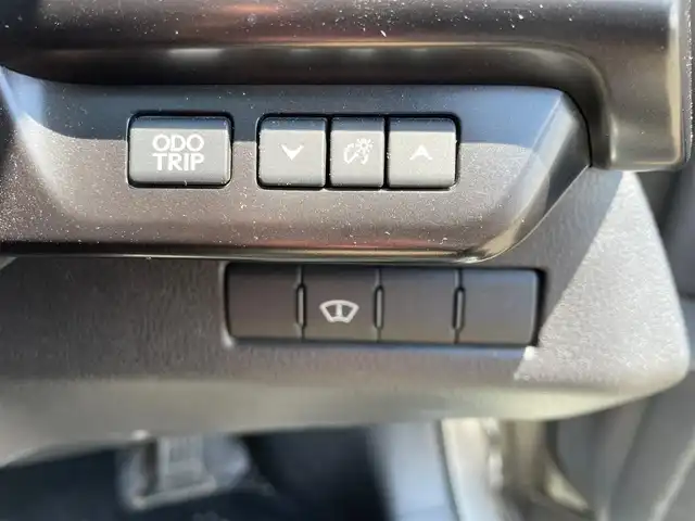 レクサス ＵＸ 250h 岩手県 2019(平31)年 8.7万km ソニックチタニウム ナビ　ヘッドアップディスプレイ　バックＣ　フルセグ　ＤＶＤ再生　ＥＴＣ２．０　レーダークルーズ　オートＬＥＤライト　フォグランプ　純正１８ＡＷ　全席ＵＳＢポート　電動パーキングブレーキ　スペアキー