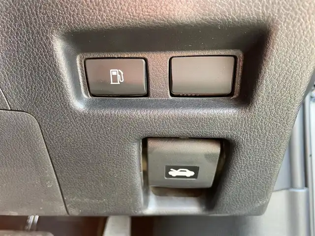 レクサス ＵＸ 250h 岩手県 2019(平31)年 8.7万km ソニックチタニウム ナビ　ヘッドアップディスプレイ　バックＣ　フルセグ　ＤＶＤ再生　ＥＴＣ２．０　レーダークルーズ　オートＬＥＤライト　フォグランプ　純正１８ＡＷ　全席ＵＳＢポート　電動パーキングブレーキ　スペアキー