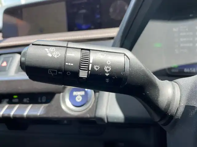 レクサス ＵＸ 250h 岩手県 2019(平31)年 8.7万km ソニックチタニウム ナビ　ヘッドアップディスプレイ　バックＣ　フルセグ　ＤＶＤ再生　ＥＴＣ２．０　レーダークルーズ　オートＬＥＤライト　フォグランプ　純正１８ＡＷ　全席ＵＳＢポート　電動パーキングブレーキ　スペアキー