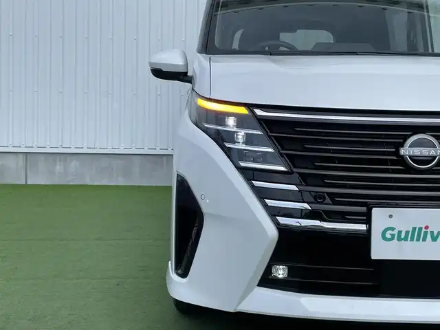 日産 セレナ ハイウェイスター V 香川県 2024(令6)年 1.1万km プリズムホワイト プロパイロット/クルーズコントロール/ブラインドスポットモニター/オートホールド/両側パワースライドドア/バックカメラ/純正ナビ/純正フロアマット/純正アルミホイール16インチ/Bluetooth/ETC/パワーウィンドウ/オートエアコン/プッシュスタート/スマートキー