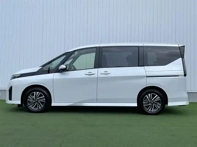 日産 セレナ ハイウェイスター V 香川県 2024(令6)年 1.1万km プリズムホワイト プロパイロット/クルーズコントロール/ブラインドスポットモニター/オートホールド/両側パワースライドドア/バックカメラ/純正ナビ/純正フロアマット/純正アルミホイール16インチ/Bluetooth/ETC/パワーウィンドウ/オートエアコン/プッシュスタート/スマートキー