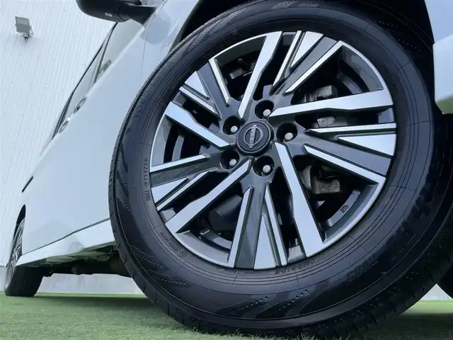 日産 セレナ ハイウェイスター V 香川県 2024(令6)年 1.1万km プリズムホワイト プロパイロット/クルーズコントロール/ブラインドスポットモニター/オートホールド/両側パワースライドドア/バックカメラ/純正ナビ/純正フロアマット/純正アルミホイール16インチ/Bluetooth/ETC/パワーウィンドウ/オートエアコン/プッシュスタート/スマートキー