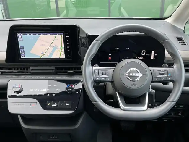 日産 セレナ ハイウェイスター V 香川県 2024(令6)年 1.1万km プリズムホワイト プロパイロット/クルーズコントロール/ブラインドスポットモニター/オートホールド/両側パワースライドドア/バックカメラ/純正ナビ/純正フロアマット/純正アルミホイール16インチ/Bluetooth/ETC/パワーウィンドウ/オートエアコン/プッシュスタート/スマートキー