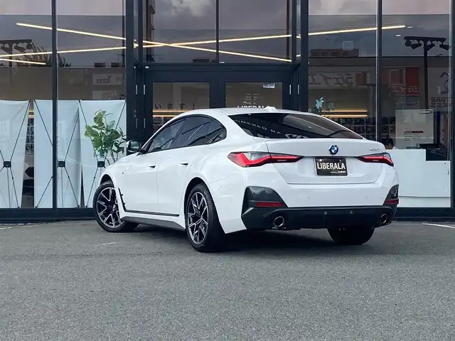 ＢＭＷ ＢＭＷ ４２０ｉ グランクーペ Mスポーツ 福岡県 2023(令5)年 1.1万km 白 ・アダプティブクルーズコントロール/・純正ナビ/USB/BT/carplay/・全方位カメラ/・ハーフレザー/シートヒーター/・ドライブレコーダー/・フルセグ/・ETC/・純正18AW/・保証書/・取扱説明書/・スペアキー×２