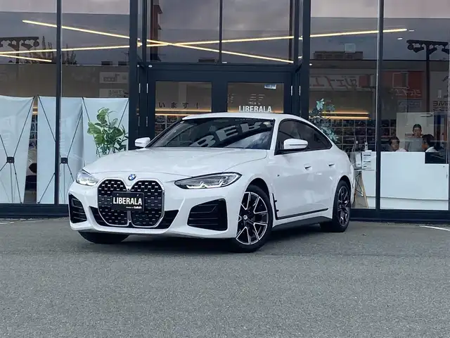 ＢＭＷ ＢＭＷ ４２０ｉ グランクーペ Mスポーツ 福岡県 2023(令5)年 1.1万km 白 ・アダプティブクルーズコントロール/・純正ナビ/USB/BT/carplay/・全方位カメラ/・ハーフレザー/シートヒーター/・ドライブレコーダー/・フルセグ/・ETC/・純正18AW/・保証書/・取扱説明書/・スペアキー×２