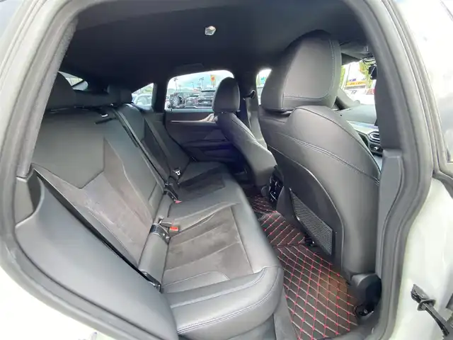 ＢＭＷ ＢＭＷ ４２０ｉ グランクーペ Mスポーツ 福岡県 2023(令5)年 1.1万km 白 ・アダプティブクルーズコントロール/・純正ナビ/USB/BT/carplay/・全方位カメラ/・ハーフレザー/シートヒーター/・ドライブレコーダー/・フルセグ/・ETC/・純正18AW/・保証書/・取扱説明書/・スペアキー×２