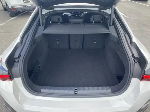 ＢＭＷ ＢＭＷ ４２０ｉ グランクーペ Mスポーツ 福岡県 2023(令5)年 1.1万km 白 ・アダプティブクルーズコントロール/・純正ナビ/USB/BT/carplay/・全方位カメラ/・ハーフレザー/シートヒーター/・ドライブレコーダー/・フルセグ/・ETC/・純正18AW/・保証書/・取扱説明書/・スペアキー×２
