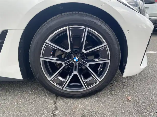 ＢＭＷ ＢＭＷ ４２０ｉ グランクーペ Mスポーツ 福岡県 2023(令5)年 1.1万km 白 ・アダプティブクルーズコントロール/・純正ナビ/USB/BT/carplay/・全方位カメラ/・ハーフレザー/シートヒーター/・ドライブレコーダー/・フルセグ/・ETC/・純正18AW/・保証書/・取扱説明書/・スペアキー×２
