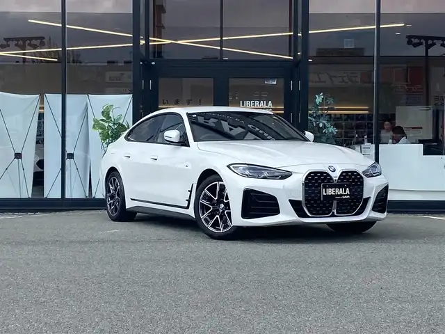 ＢＭＷ ＢＭＷ ４２０ｉ グランクーペ Mスポーツ 福岡県 2023(令5)年 1.1万km 白 ・アダプティブクルーズコントロール/・純正ナビ/USB/BT/carplay/・全方位カメラ/・ハーフレザー/シートヒーター/・ドライブレコーダー/・フルセグ/・ETC/・純正18AW/・保証書/・取扱説明書/・スペアキー×２