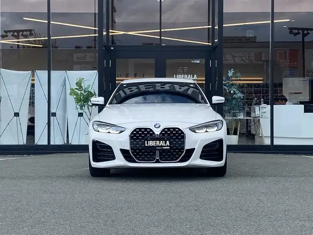 ＢＭＷ ＢＭＷ ４２０ｉ グランクーペ Mスポーツ 福岡県 2023(令5)年 1.1万km 白 ・アダプティブクルーズコントロール/・純正ナビ/USB/BT/carplay/・全方位カメラ/・ハーフレザー/シートヒーター/・ドライブレコーダー/・フルセグ/・ETC/・純正18AW/・保証書/・取扱説明書/・スペアキー×２