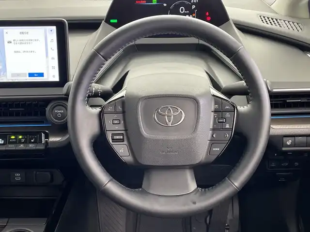 トヨタ プリウス Z 鹿児島県 2023(令5)年 2.4万km プラチナホワイトパールマイカ プラグインハイブリッド車/純正12.3インチディスプレイオーディオ/・コネクテッドナビ/・フルセグテレビ/・Bluetooth接続/・USB入力(動画・音楽再生・給電)/アラウンドビューモニター/デジタルインナーミラー/ETC2.0/ドライブレコーダー/スマートキー/プッシュスタート/パワーシート/パワーバックドア/運転席シートポジションメモリー/合成皮革シート/ワイヤレス充電器/充電ケーブル/Toyota Safety Sense/・プリクラッシュセーフティ/・緊急時操舵支援/・フロントクロストラフィックアラート/・レーンチェンジアシスト/・レーントレーシングアシスト/・レーダークルーズコントロール(全車走追従機能付)/・アダプティブハイビームシステム/・ロードサインアシスト/・ドライバー異常時対応システム/・プロアクティブドライビングアシスト/・発進遅れ告知機能/パーキングサポートブレーキ/ブラインドスポットモニター