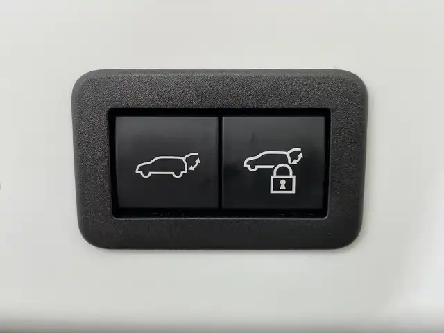トヨタ プリウス Z 鹿児島県 2023(令5)年 2.4万km プラチナホワイトパールマイカ プラグインハイブリッド車/純正12.3インチディスプレイオーディオ/・コネクテッドナビ/・フルセグテレビ/・Bluetooth接続/・USB入力(動画・音楽再生・給電)/アラウンドビューモニター/デジタルインナーミラー/ETC2.0/ドライブレコーダー/スマートキー/プッシュスタート/パワーシート/パワーバックドア/運転席シートポジションメモリー/合成皮革シート/ワイヤレス充電器/充電ケーブル/Toyota Safety Sense/・プリクラッシュセーフティ/・緊急時操舵支援/・フロントクロストラフィックアラート/・レーンチェンジアシスト/・レーントレーシングアシスト/・レーダークルーズコントロール(全車走追従機能付)/・アダプティブハイビームシステム/・ロードサインアシスト/・ドライバー異常時対応システム/・プロアクティブドライビングアシスト/・発進遅れ告知機能/パーキングサポートブレーキ/ブラインドスポットモニター