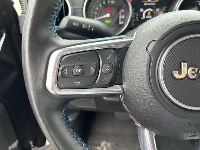 クライスラー・ジープ ジープ ラングラー アンリミテッド ルビコン 4xe 広島県 2022(令4)年 1.7万km ブラック プラグインハイブリッド/Eセレクトモード/衝突軽減ブレーキ/アダプティブクルーズコントロール/純正ナビ/地デジTV/Bluetooth/純正USB/AUX/Cタイプ端子/フロント/サイド/バックカメラ/ALPINEスピーカー/黒レザーシート/前席シートヒーター/アクスルロックスイッチ/社外デジタルインターミラー/前後ドライブレコーダー/純正17インチアルミ/LEDヘッドライト/スマートキー/保証書/取扱説明書/ETC2.0/充電ケーブル有り/純正フロアマット