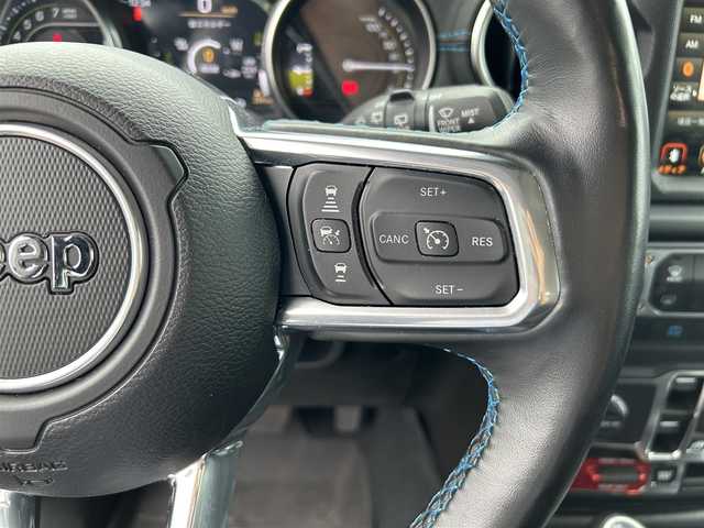 クライスラー・ジープ ジープ ラングラー アンリミテッド ルビコン 4xe 広島県 2022(令4)年 1.7万km ブラック プラグインハイブリッド/Eセレクトモード/衝突軽減ブレーキ/アダプティブクルーズコントロール/純正ナビ/地デジTV/Bluetooth/純正USB/AUX/Cタイプ端子/フロント/サイド/バックカメラ/ALPINEスピーカー/黒レザーシート/前席シートヒーター/アクスルロックスイッチ/社外デジタルインターミラー/前後ドライブレコーダー/純正17インチアルミ/LEDヘッドライト/スマートキー/保証書/取扱説明書/ETC2.0/充電ケーブル有り/純正フロアマット