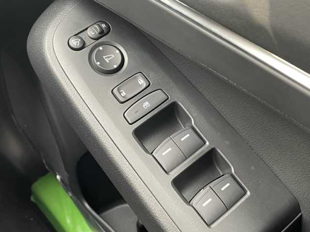 ホンダ ヴェゼル ハイブリッド e:HEV Z 茨城県 2025(令7)年 0.2万km プラチナホワイトパール 純正ナビ　/-TV/BT/AM/FM/SD/衝突軽減システム　/バックカメラ　/レーダークルーズコントロール　/D席N席シートヒーター　/ステアリングヒーター　/ハンズフリーバックドア　/ブラインドスポットモニター　/ＬＥＤライト　/ＥＴＣ　/プッシュスタート