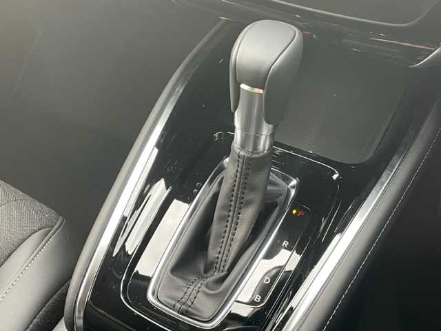 ホンダ ヴェゼル ハイブリッド e:HEV Z 茨城県 2025(令7)年 0.2万km プラチナホワイトパール 純正ナビ　/-TV/BT/AM/FM/SD/衝突軽減システム　/バックカメラ　/レーダークルーズコントロール　/D席N席シートヒーター　/ステアリングヒーター　/ハンズフリーバックドア　/ブラインドスポットモニター　/ＬＥＤライト　/ＥＴＣ　/プッシュスタート